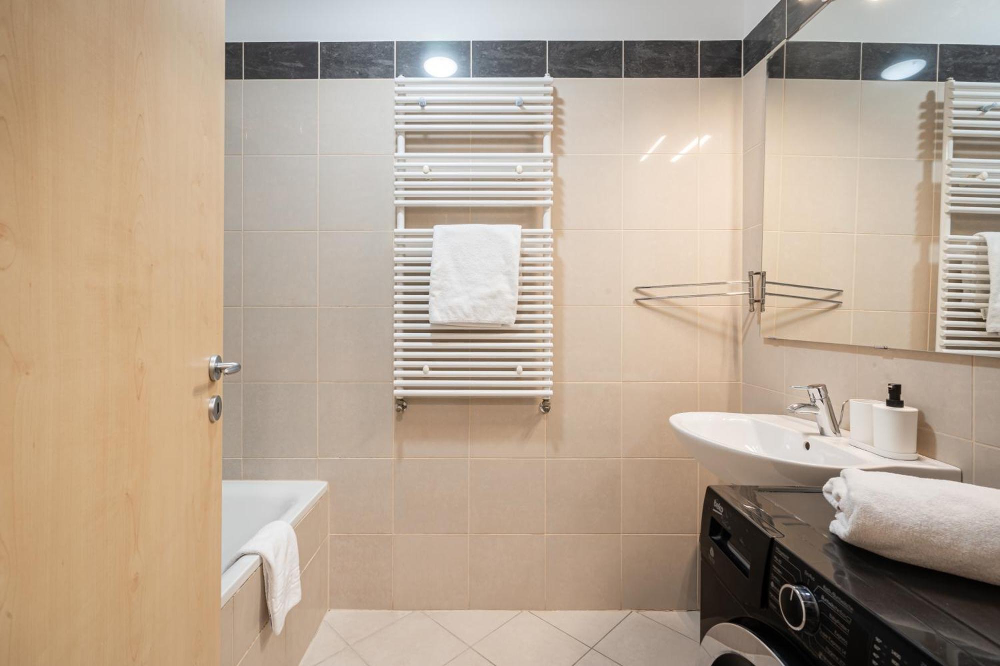 D16 - Gozsdu Garden Residence - Best Location By Bqa Budapest Extérieur photo